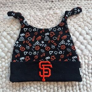 NWOT New‎ Era Black and Orange SF Giants Knot Hat
